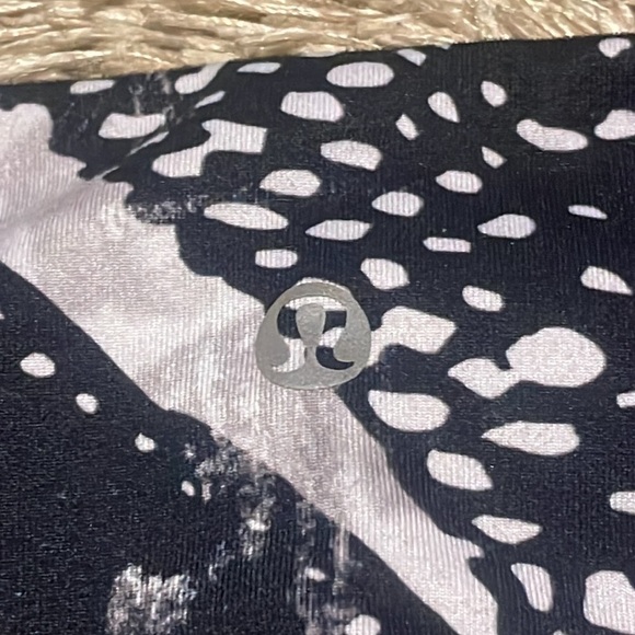 Lululemon Cropped Leggings sz 6 - Picture 10 of 11